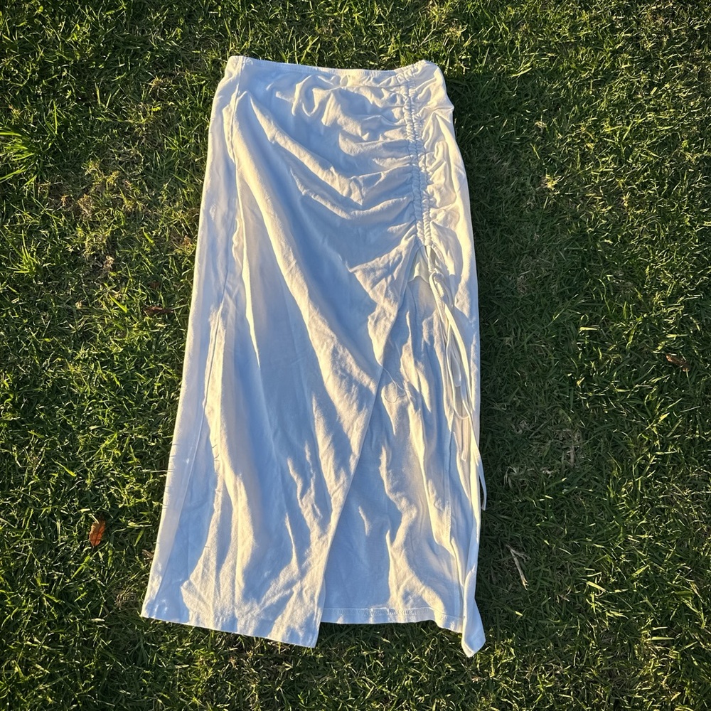 Slit white skirt